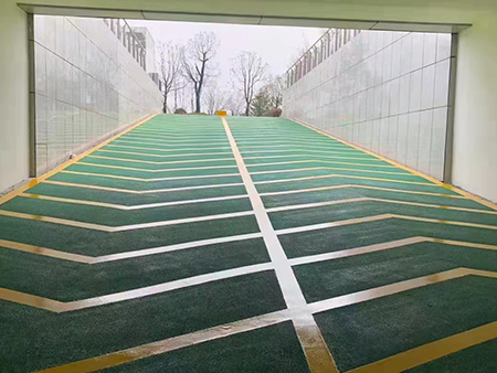 防滑坡道