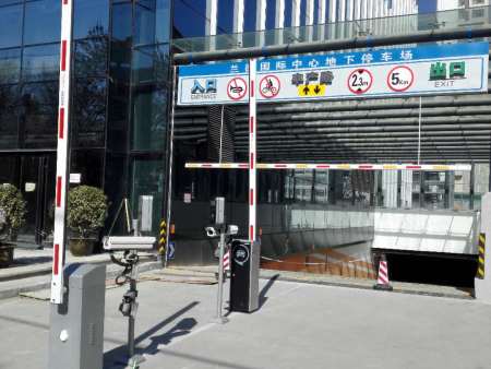 郑州交通标识牌：车牌识别几个基本的步骤